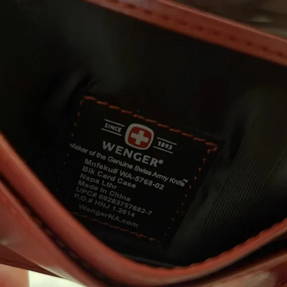 Wenger Red Leather Card Case Wallet Makers of the Genuine Swiss Army Knife - Picture 9 of 12